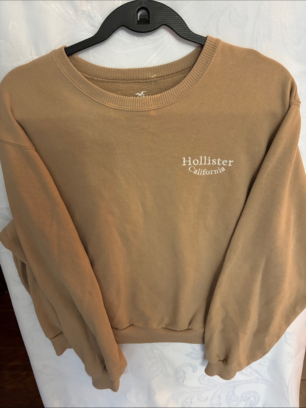 Hollister Juniors Crewneck Sweatshirt in Tan
